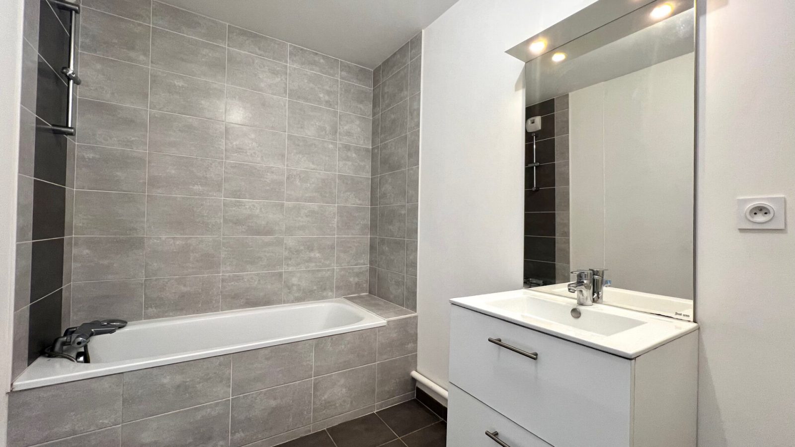 Appartement 3 pièces - 67 m² environ - 49256694d.jpg | Kermarrec Habitation