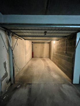 Parking – 13 m² environ