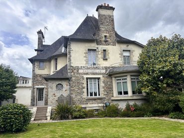 Maison 8 pièces – 257 m² environ